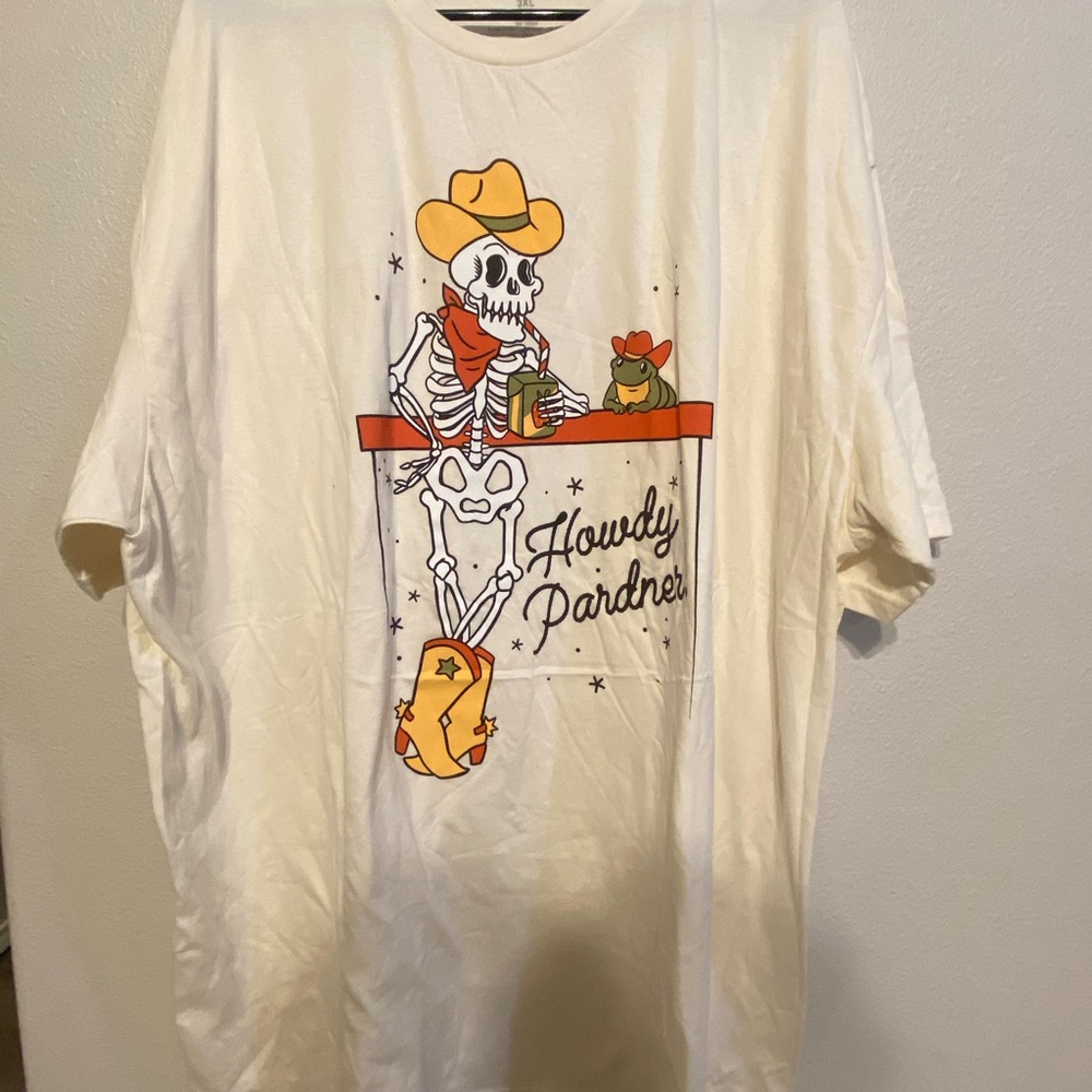 Hot Topic Cream T-Shirt NWOT